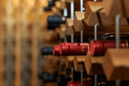 How to store and serve wine at home